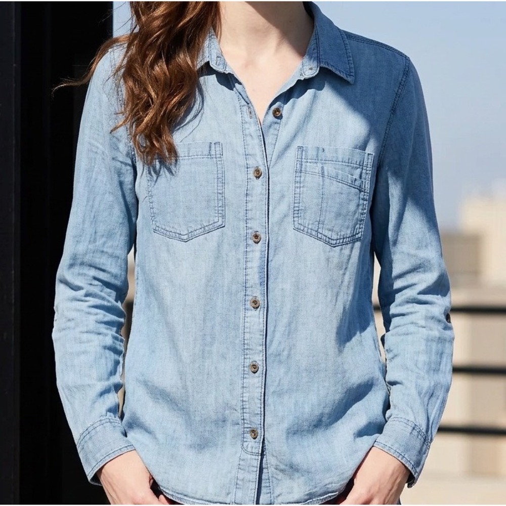 Carhartt Chambray Button Down Shirt Womens L 12/14 Blue Cotton Workwear (Stain)
